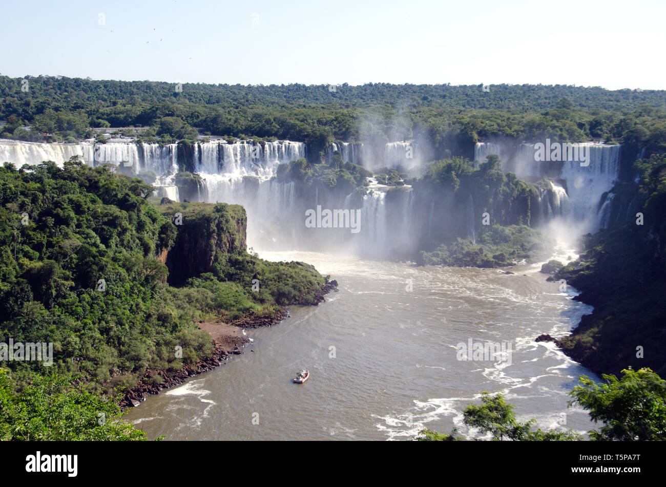 Las espectaculares Cataratas de Iguaçu visto desde el lado brasileño Foto de stock
