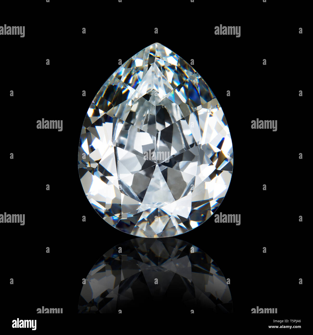 Diamond, Pera cortar gemstone, Pera diamante cortado Fotografía de stock -  Alamy