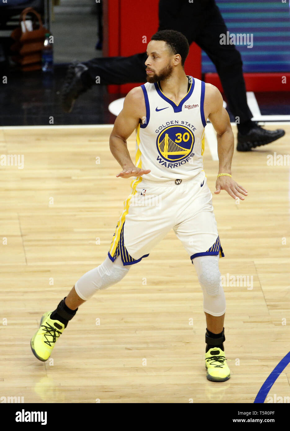 Los Angeles, California, EEUU. 26 abr, 2019. Golden State Warriors' Stephen  Curry (30) celebra tras anotar durante una ronda de playoff de la NBA un  juego entre Los Angeles Clippers y Golden
