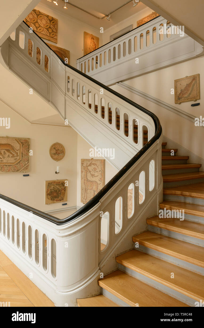 Una escalera de madera en el Museo Nacional de Copenhague, Dinamarca. Foto de stock