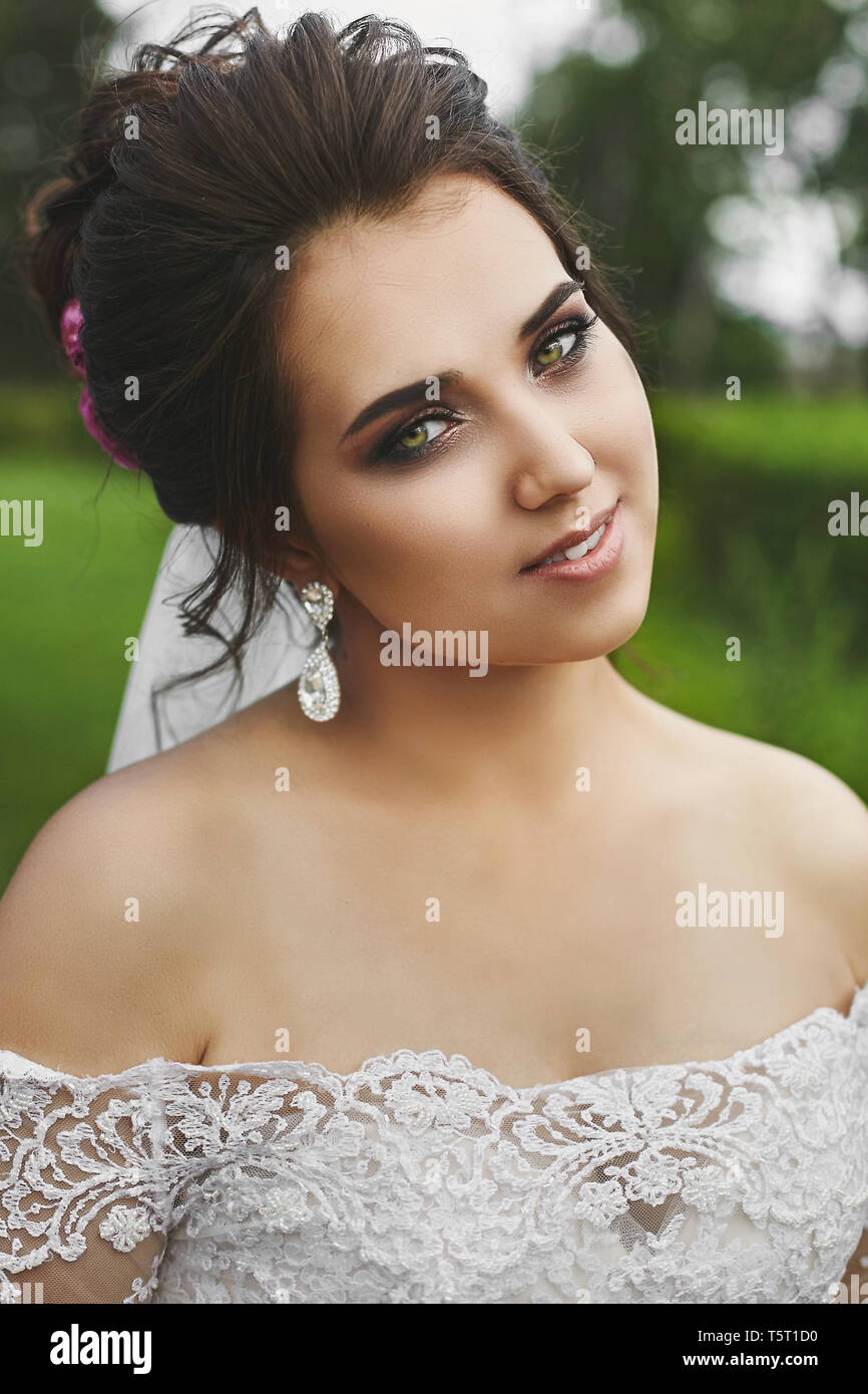 Aretes retrato vestido azul fotografías e imágenes de alta resolución - Página 5 - Alamy Aretes retrato vestido azul fotografías e imágenes de alta resolución - Página 5 - Alamy