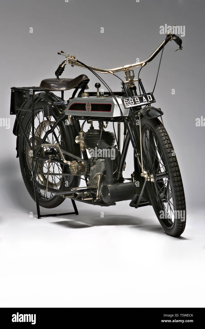 Moto d'Epoca Bianchi C 75 La fabbrica: Bianchi modello: C 75 Un fabbricata en: Italia - Milano: anno 1914 condizioni: restaurata cilin Foto de stock