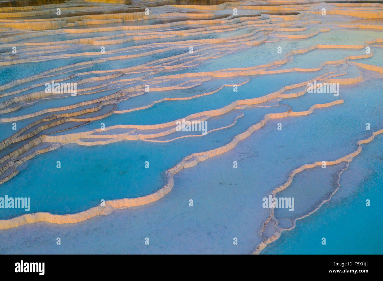Turquía, provincia de Denizli, Pamukkale, Pamukkale Hierápolis Sitio Arqueológico (UNESCO Sitio), Travertino Natural piscinas termales Foto de stock