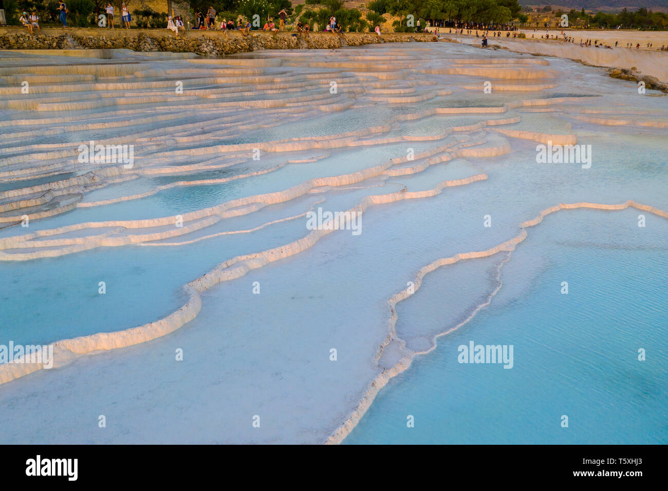 Turquía, provincia de Denizli, Pamukkale, Pamukkale Hierápolis Sitio Arqueológico (UNESCO Sitio), Travertino Natural piscinas termales Foto de stock
