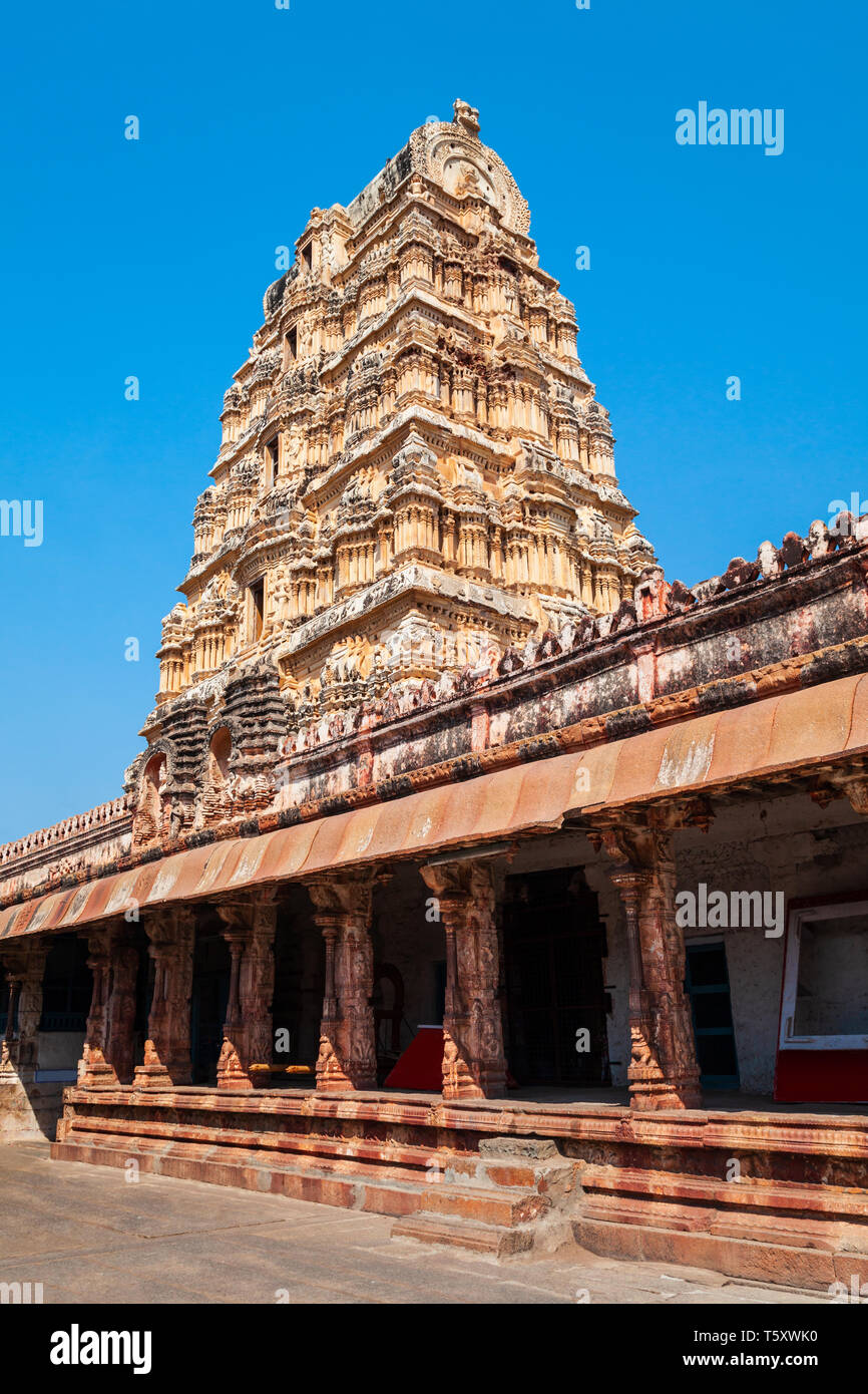 El Grupo de monumentos en Hampi fue el centro del Imperio Vijayanagara hindúes en el estado de Karnataka en la India Foto de stock