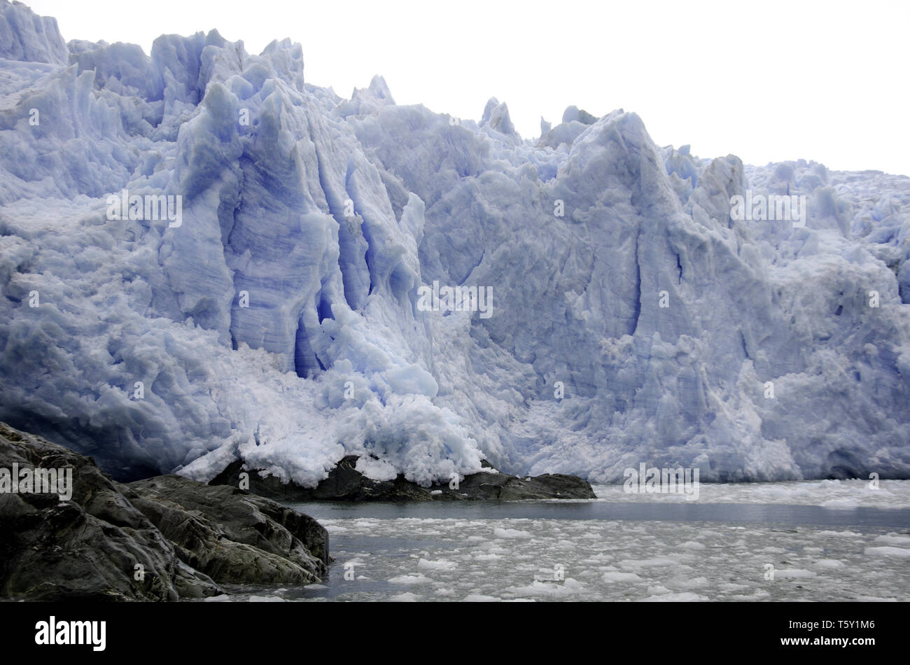 El parto es frecuente en esta animada glaciet llamado El Brujo (la bruja) y también en Asia, en el sur de Chile Foto de stock