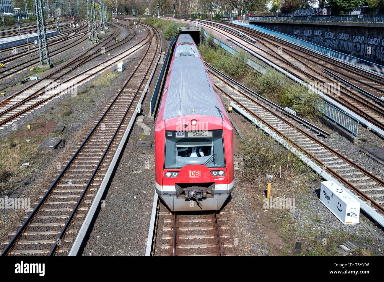 Clase 474 del tren S-Bahn de Hamburgo, rapid Mass Transit Railway en red en la región metropolitana de Hamburgo. Foto de stock