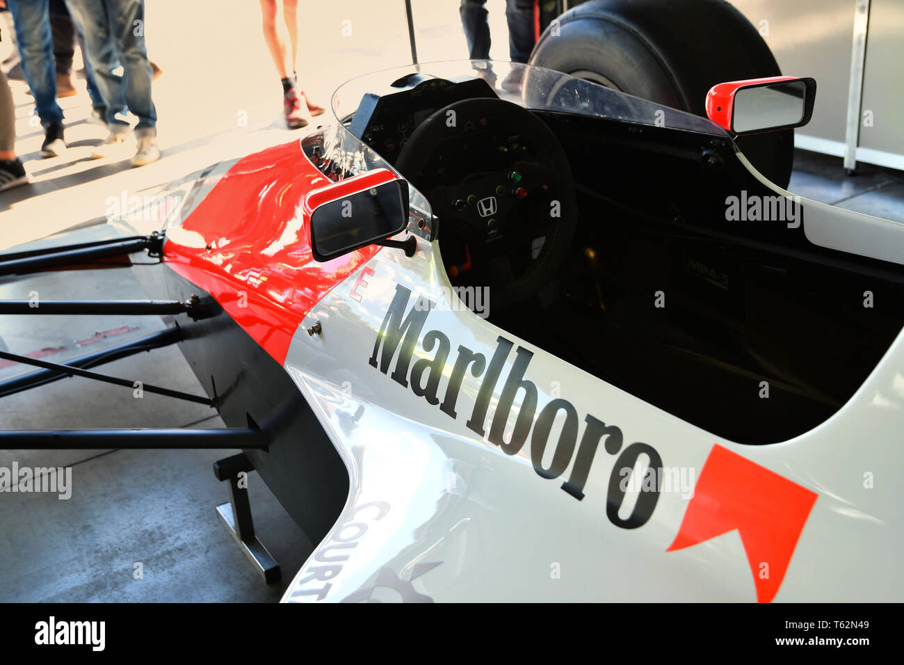 Imola, el 27 de abril de 2019: el histórico 1990 F1 McLaren MP4-5B ex Ayrton