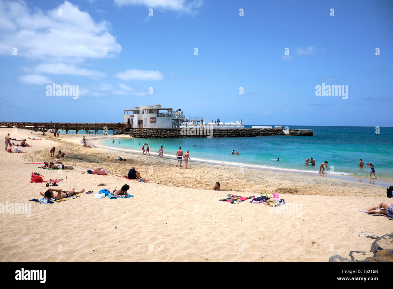 Bikini bar fotografías e imágenes de alta resolución - Alamy