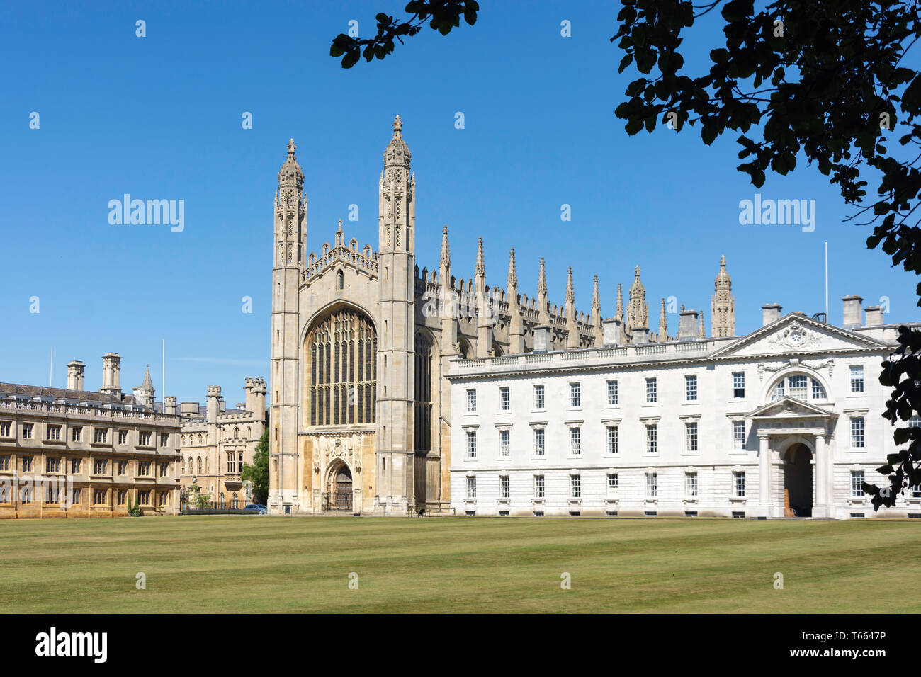 La capilla de King's College y el edificio Gibbs, King's College, Cambridge, Cambridgeshire, Inglaterra, Reino Unido Foto de stock