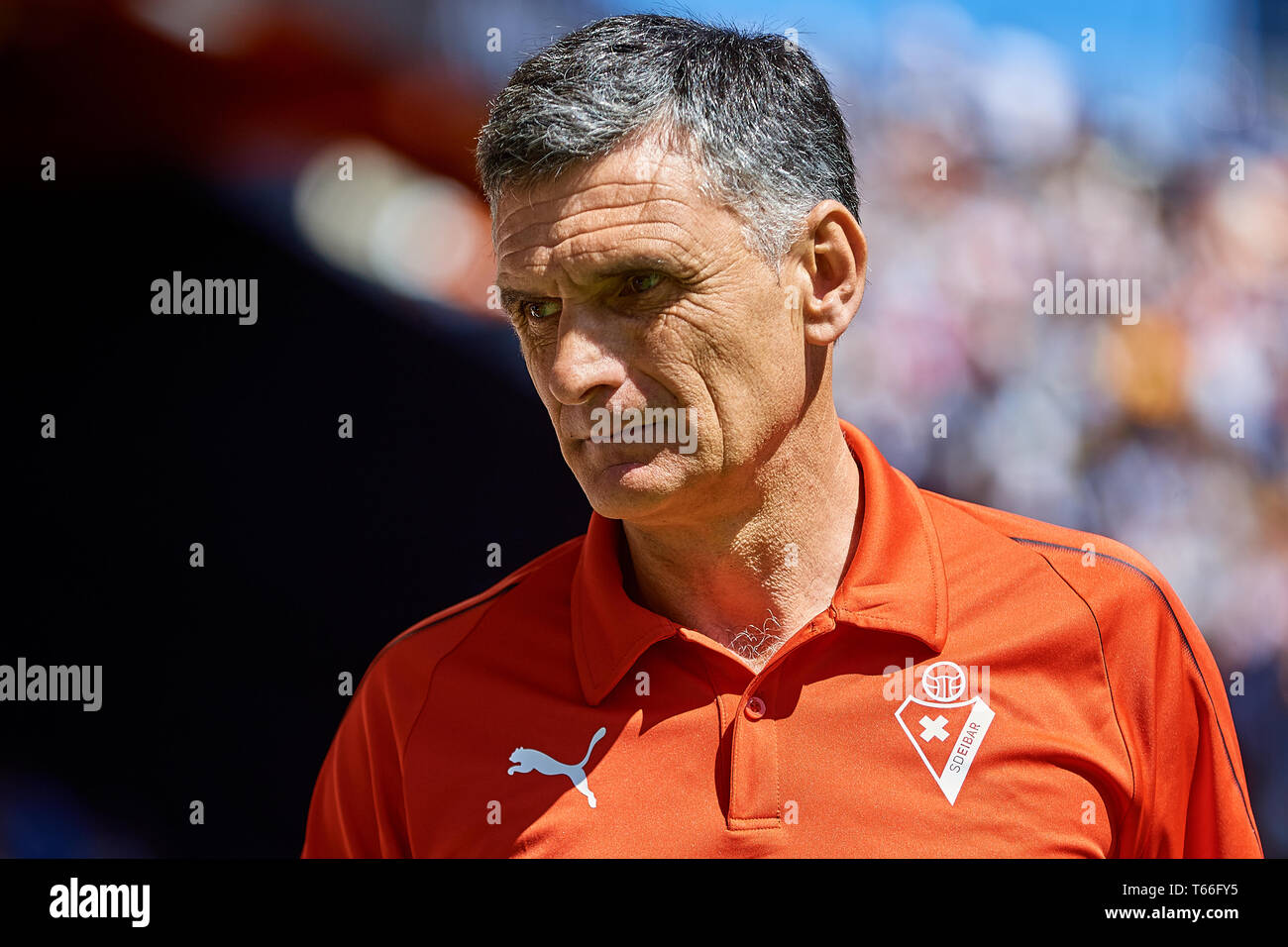 VALENCIA, España - 28 de abril: Mendilibar entrenador en jefe del SD Eibar busca en la Liga antes del partido entre el Valencia CF y SD Eibar en el Estadio Mestalla, el 28 de abril de 2019 en Valencia, España. (Foto por David Aliaga/MB Media) Foto de stock