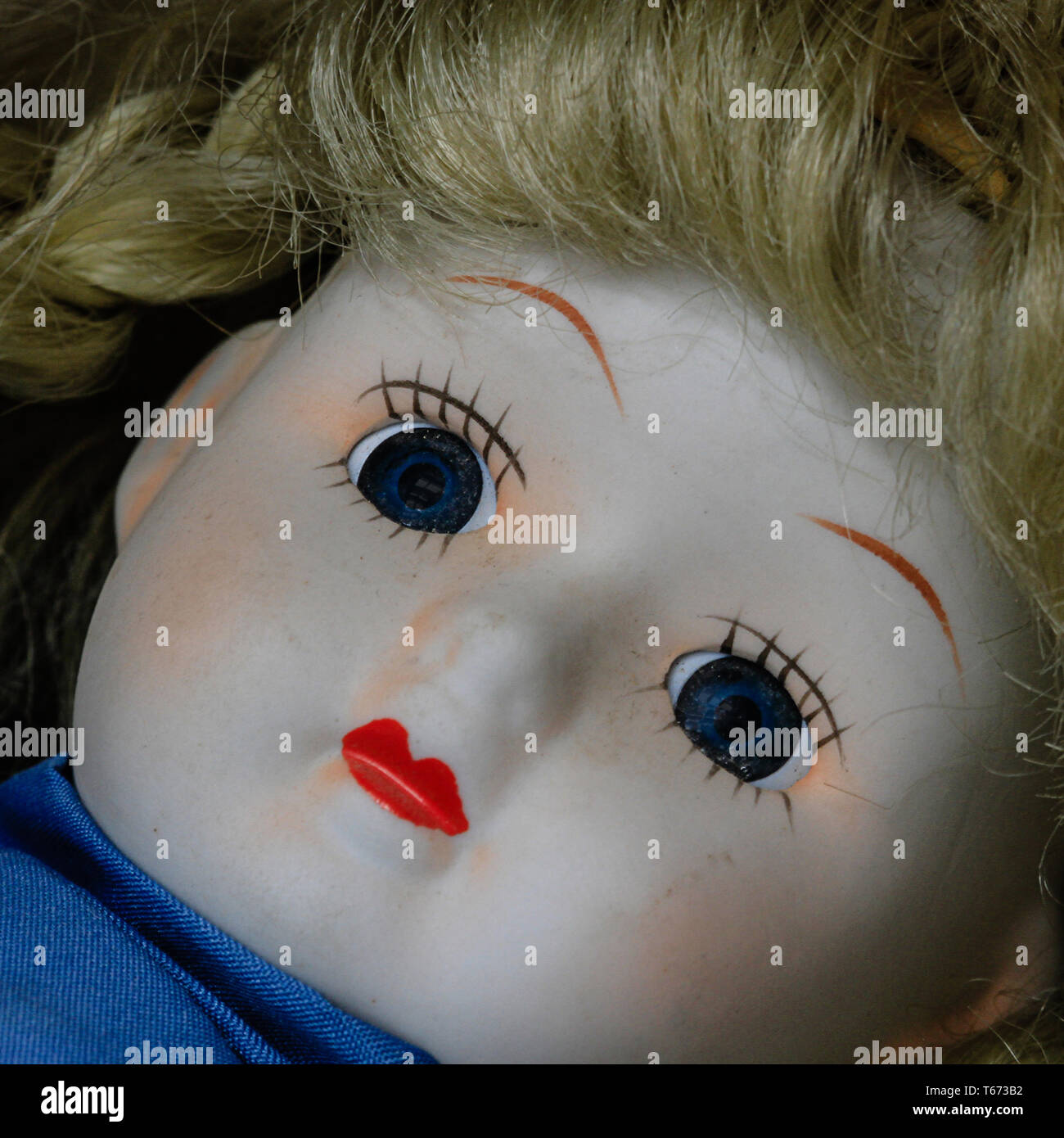 Pestañas de muñeca fotografías e imágenes de alta resolución - Alamy
