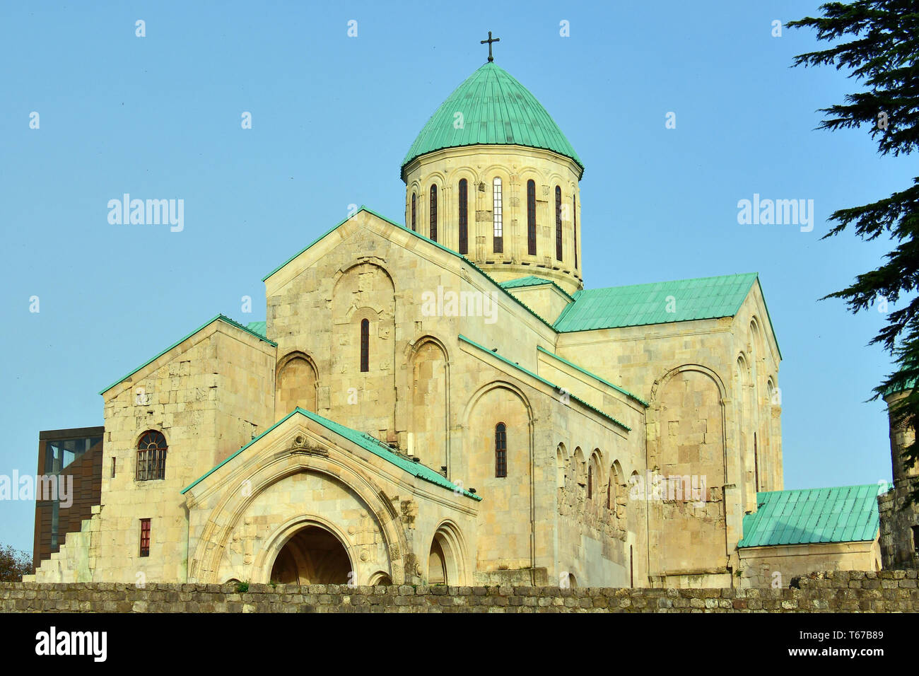 La reconstrucción de la Catedral de Bagrati, originalmente construido