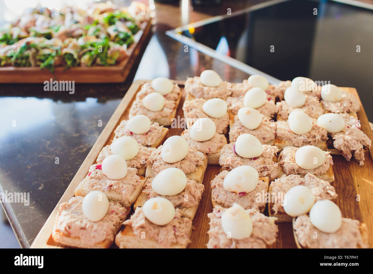 Canapes Con Salmon Ahumado Y Queso Crema Foto Imagen De Stock