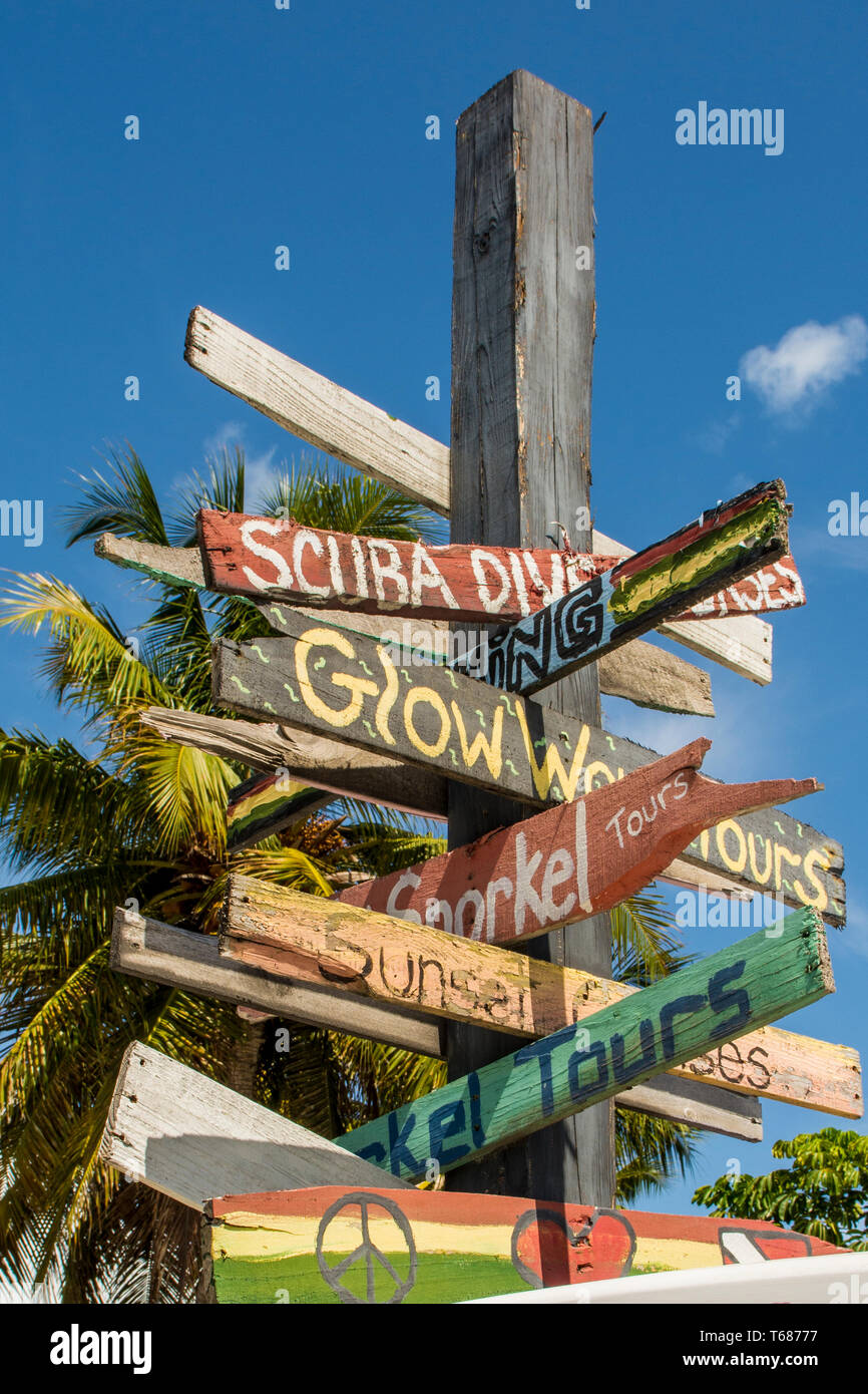 Actividad signpost, Providenciales, Islas Turcas y Caicos, Caribe. Foto de stock