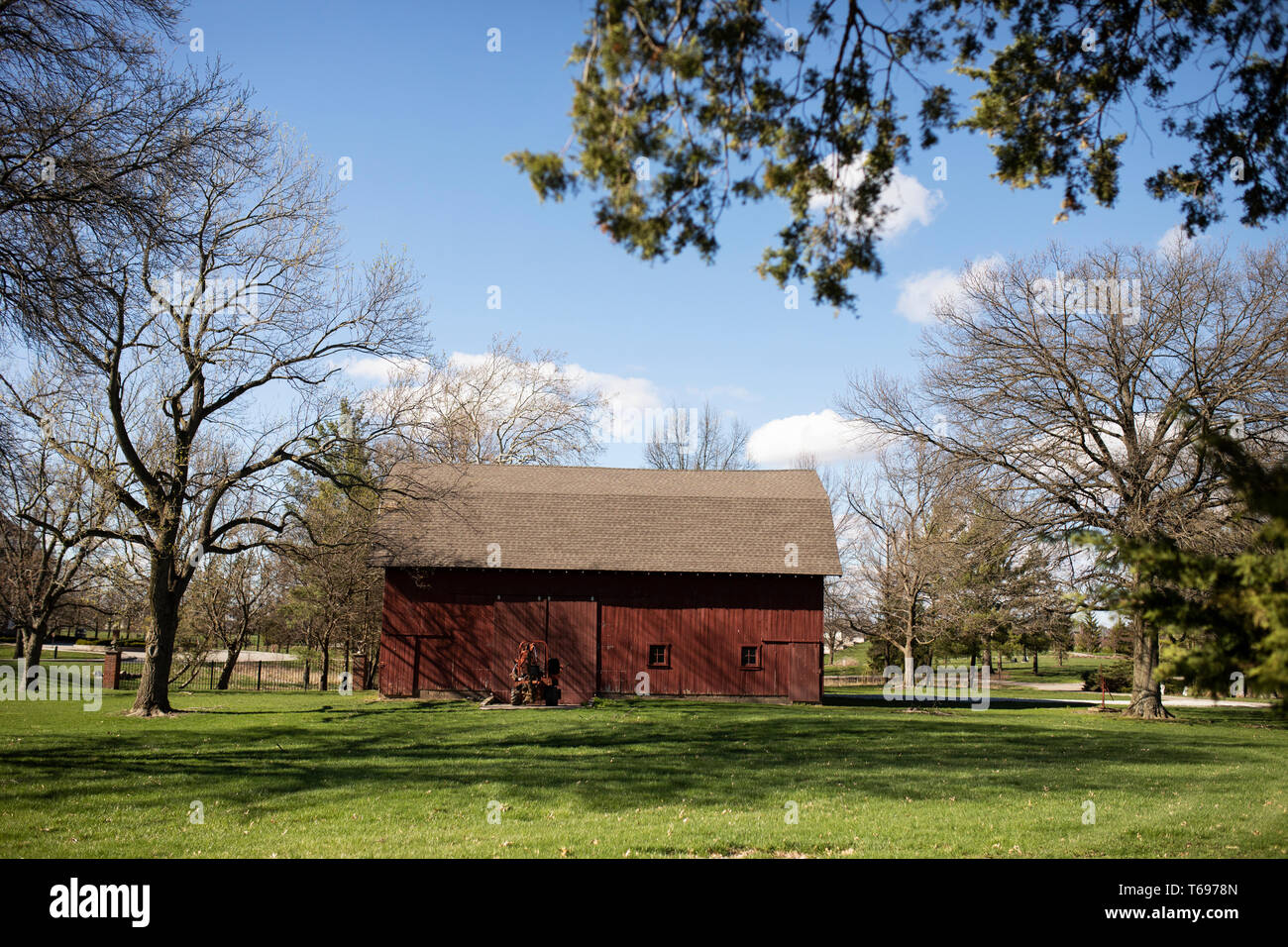 El granero en Coxhall Gardens, un parque en Carmel, Indiana, Estados Unidos. Foto de stock