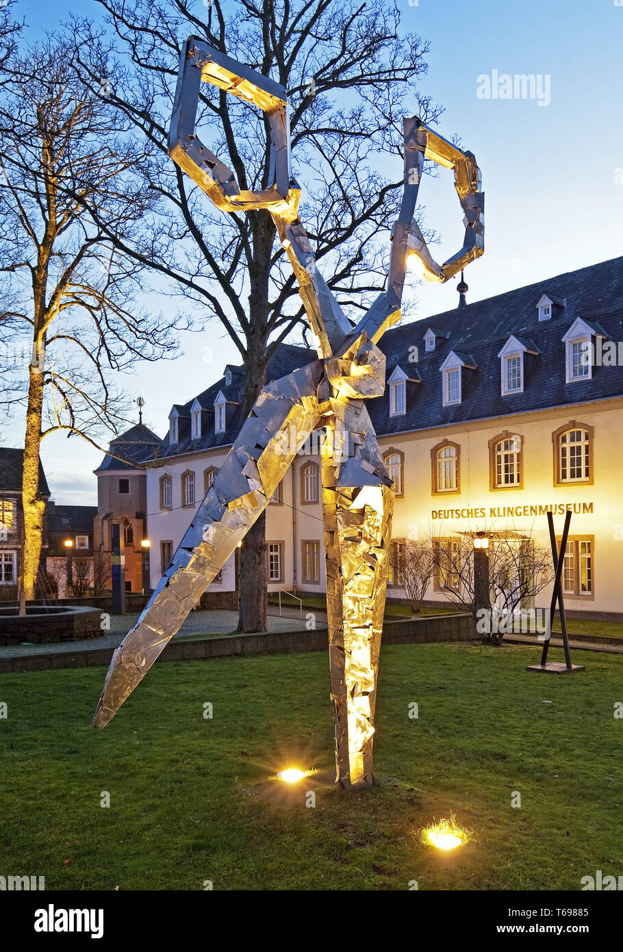 Tijeras escultura delante del Museo Alemán de blade, Solingen, Alemania Foto de stock