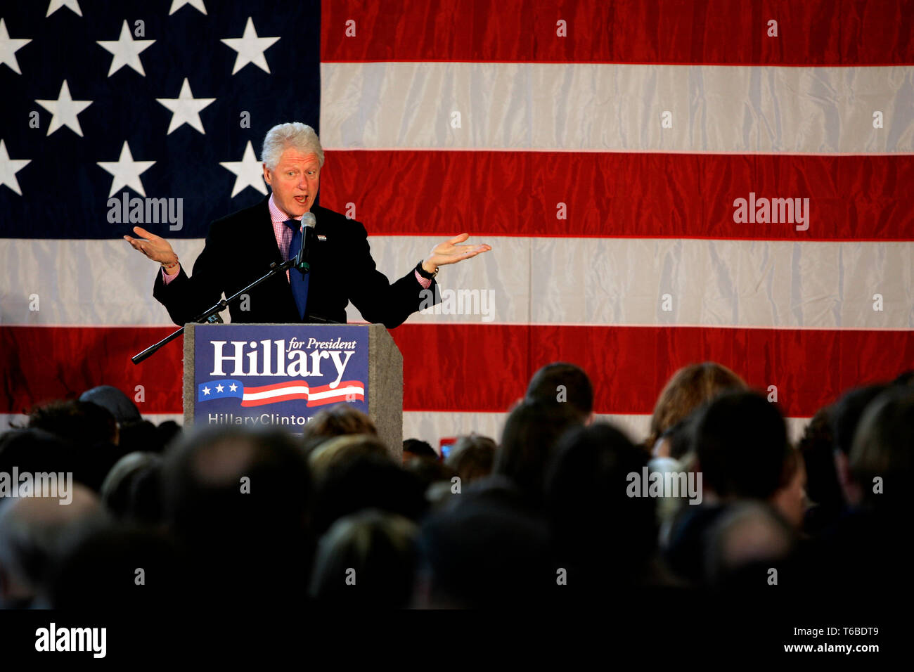 El ex presidente Bill Clinton campañas en Lakewood para su esposa Hillary Rodham Clinton, que está en marcha contra Obama como candidato en las elecciones presidenciales de 2009. Foto de stock