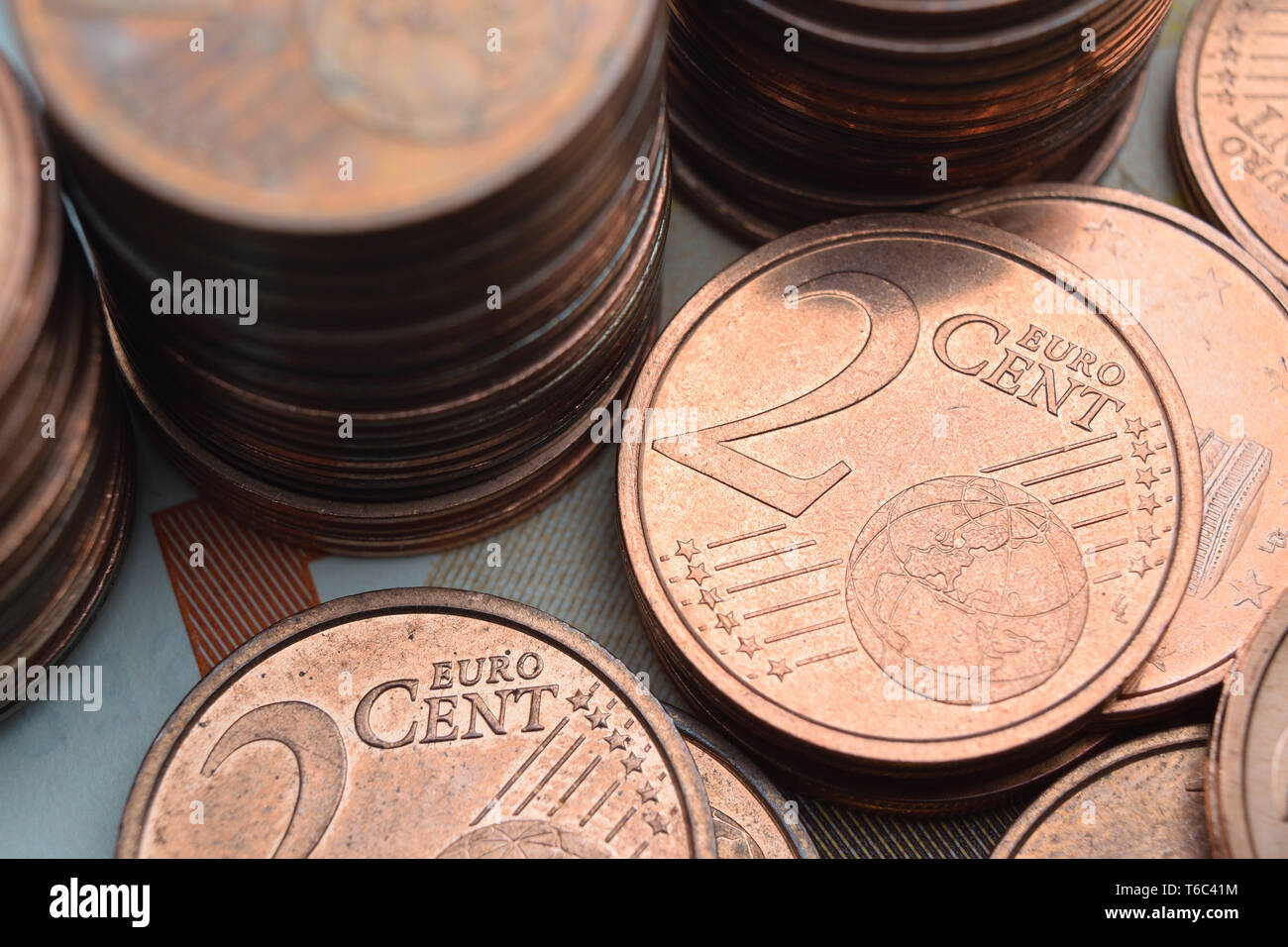 Primer plano de algunas monedas de euro bicentenario Foto de stock