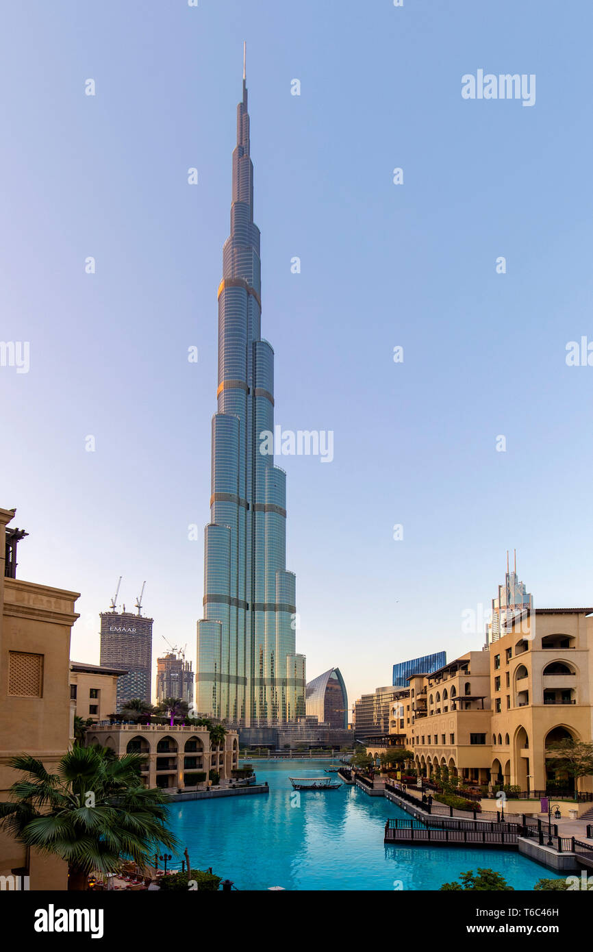 Eau, Dubai, Burj Khalifa de Dubai Mall Jardines Foto de stock