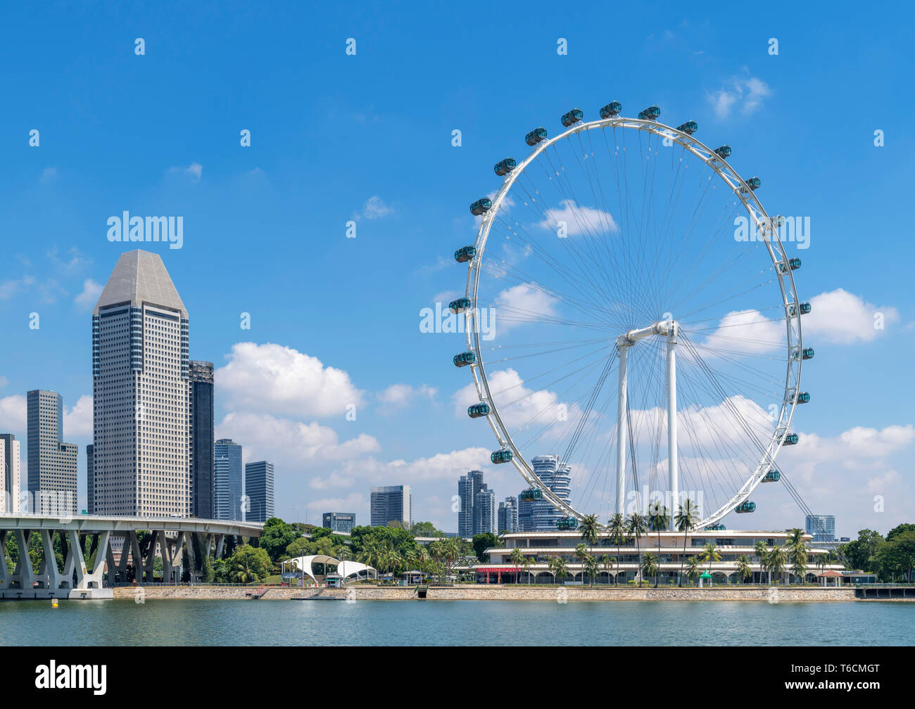 La noria gigante Singapore Flyer, Marina Bay, Singapur, Singapur Foto de stock