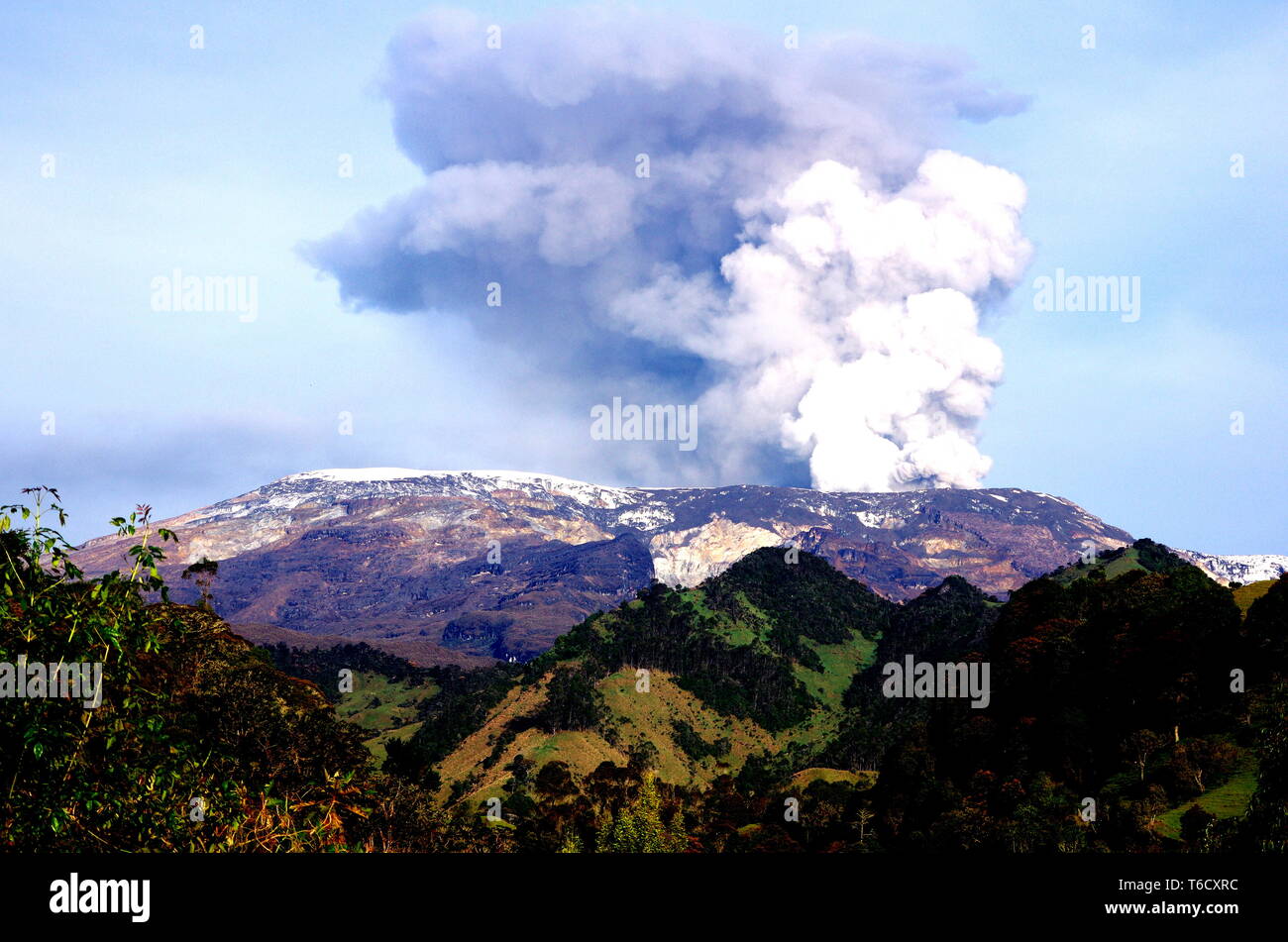 Volcán Nevado del Ruiz en Colombia Fotografía de stock Alamy