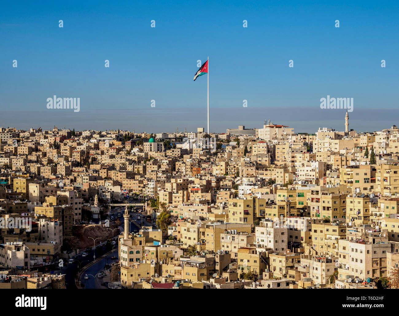 Paisaje urbano con Raghadan Flagpole visto desde Citadel Hill, Amman, Ammán, Jordania gobernaciones Foto de stock