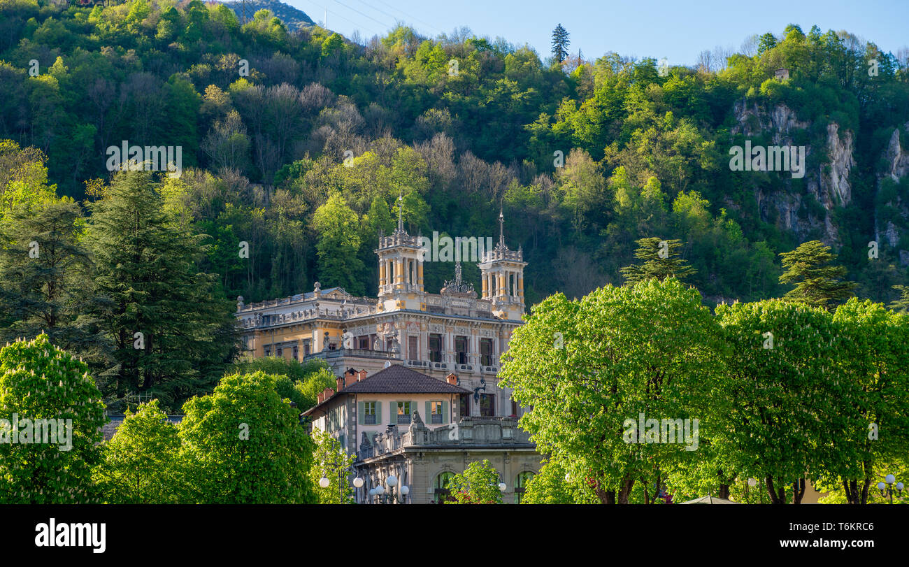 San Pellegrino Terme, Italia el 28 de abril de 2019: la reestructuración de  un antiguo hotel