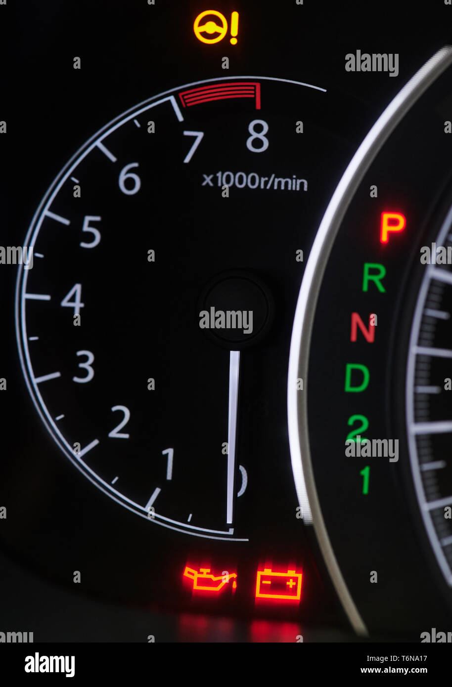Medición de inclinómetro o clinómetro en el salpicadero del vehículo  todoterreno SUV Fotografía de stock - Alamy
