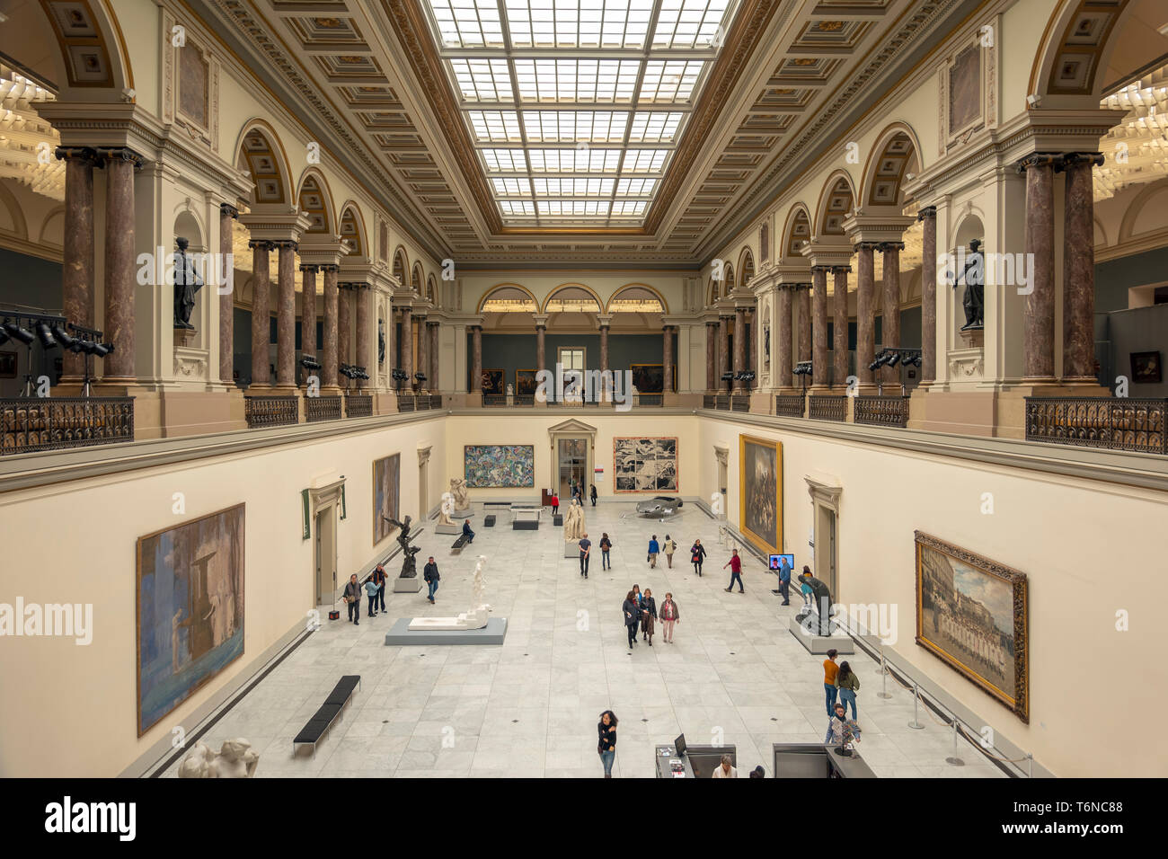 Museos Reales de Bellas Artes de Bélgica Interior, Musées Royaux des Beaux-Arts de Belgique, Koninklijke Musea voor Schone Kunsten van België hall principal. Foto de stock
