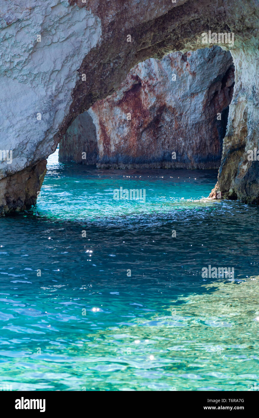La isla de Zakynthos, Grecia. Una perla del Mediterráneo, con playas y  costas adecuado para unas inolvidables vacaciones al mar. Keri cuevas  Fotografía de stock - Alamy