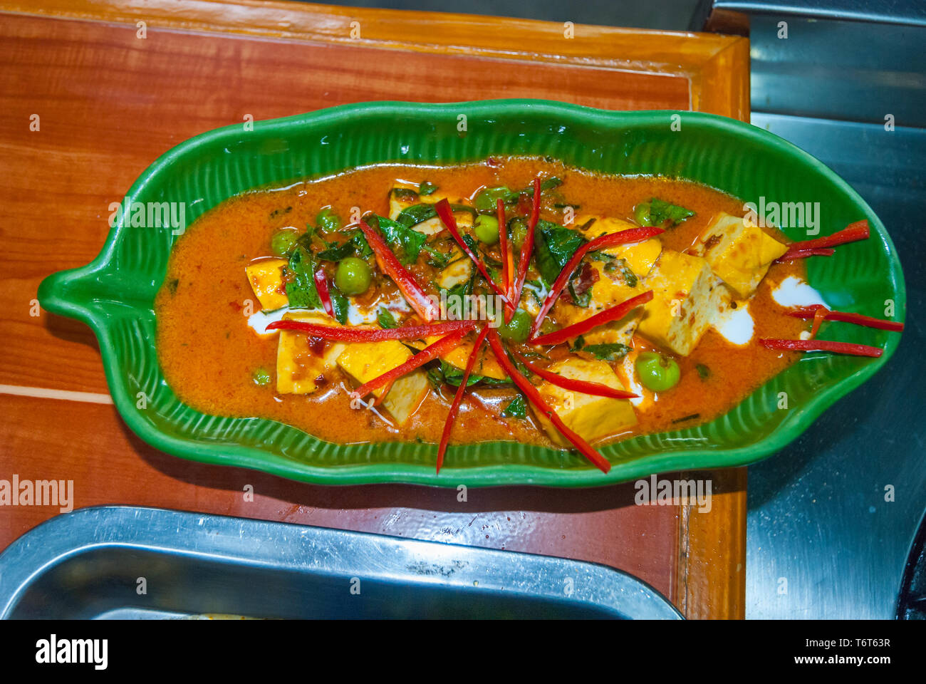 Sirve cocina tailandesa curry Panang Foto de stock