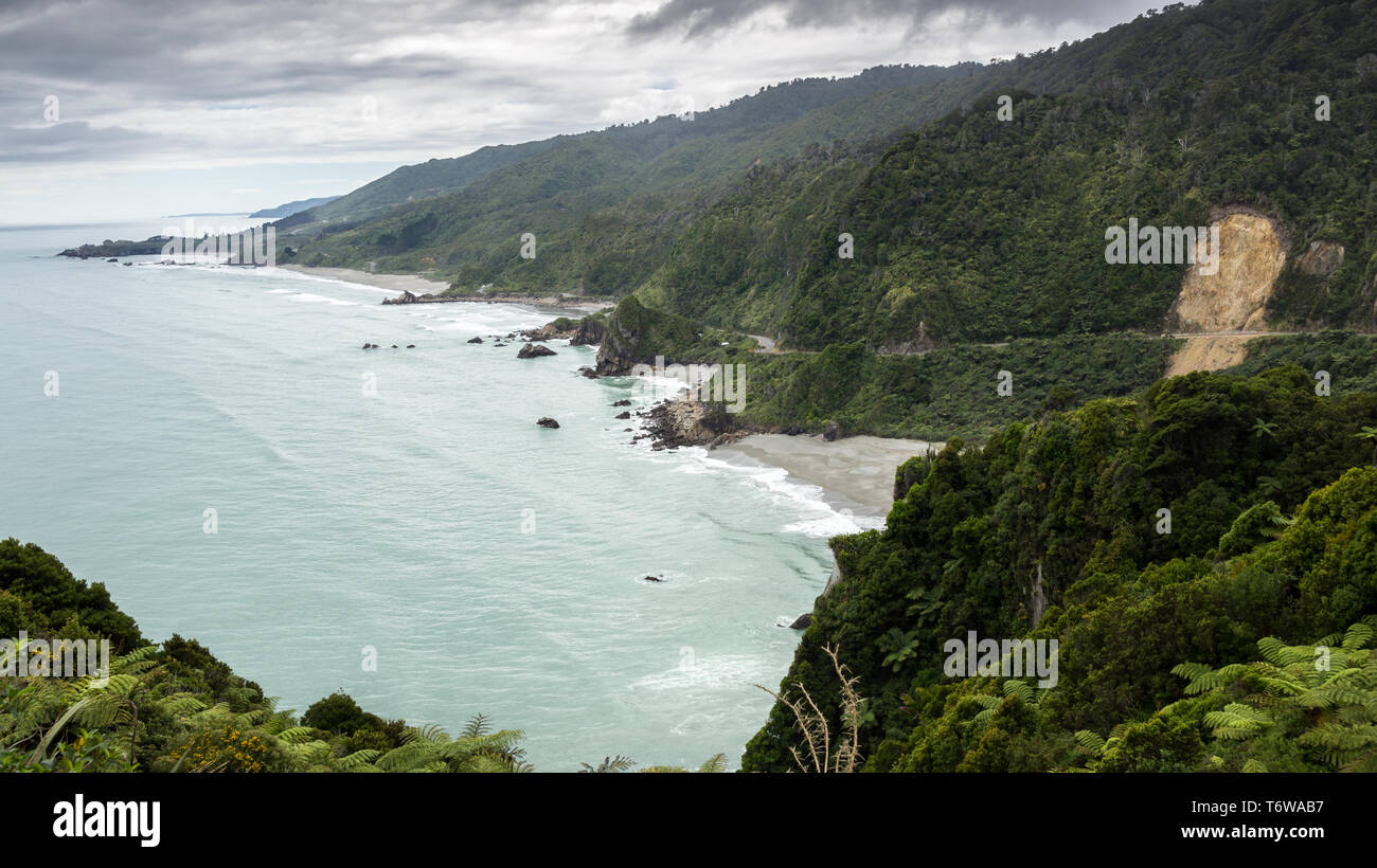 Una vista sobre la costa oeste de Nueva Zelanda Foto de stock