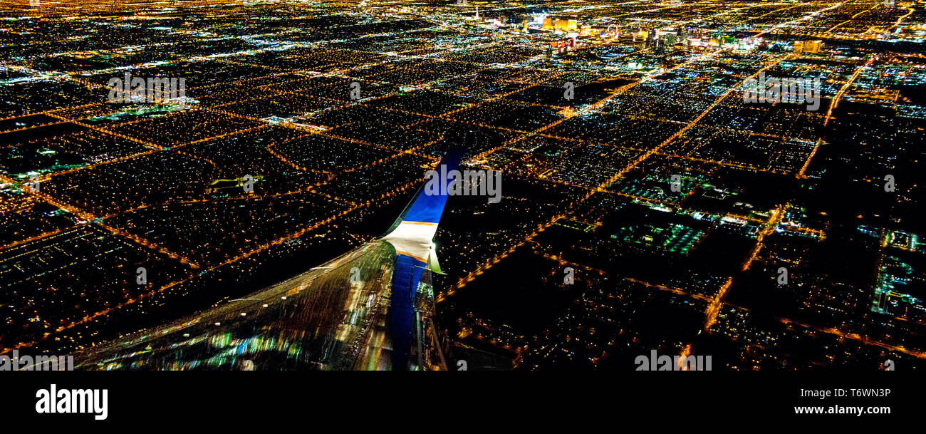 Las luces de la ciudad de Las Vegas desde el avión en la noche Fotografía  de stock - Alamy