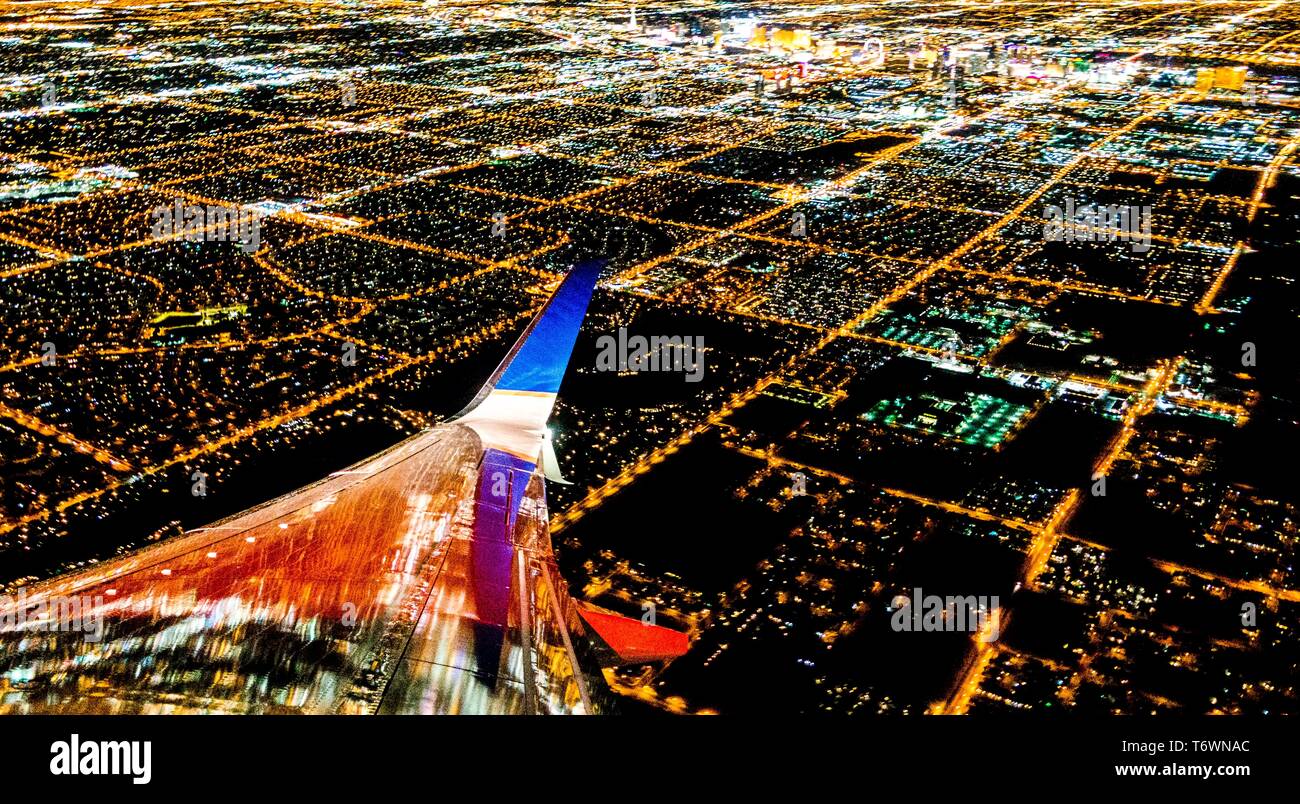 Las luces de la ciudad de Las Vegas desde el avión en la noche Fotografía  de stock - Alamy