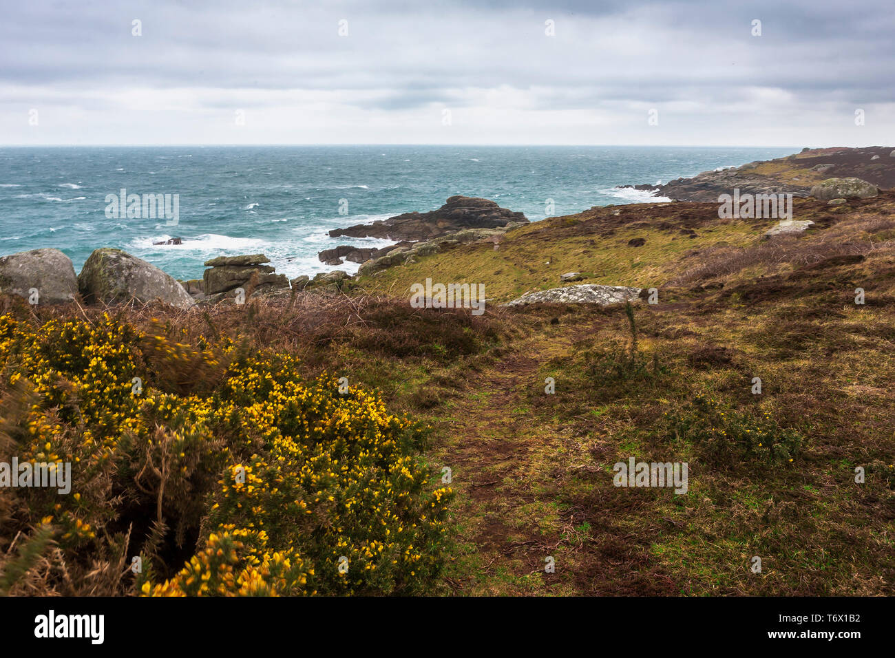 Gran Bretaña Rock y Porth naufragio de Normandía, Saint Mary's, Isles of Scilly, Reino Unido, en un día nublado y ventoso Foto de stock