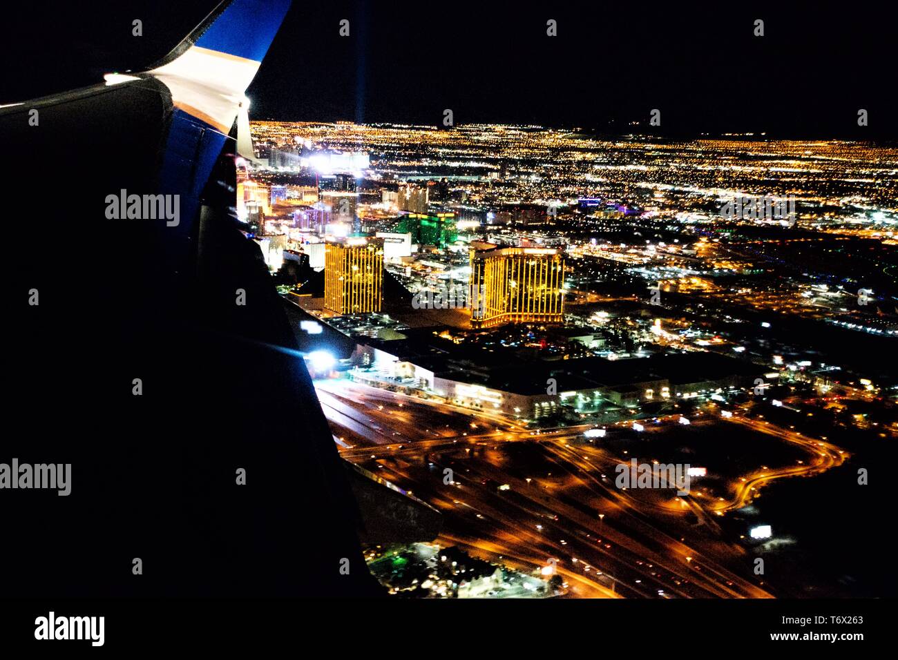 Las luces de la ciudad de Las Vegas desde el avión en la noche Fotografía  de stock - Alamy