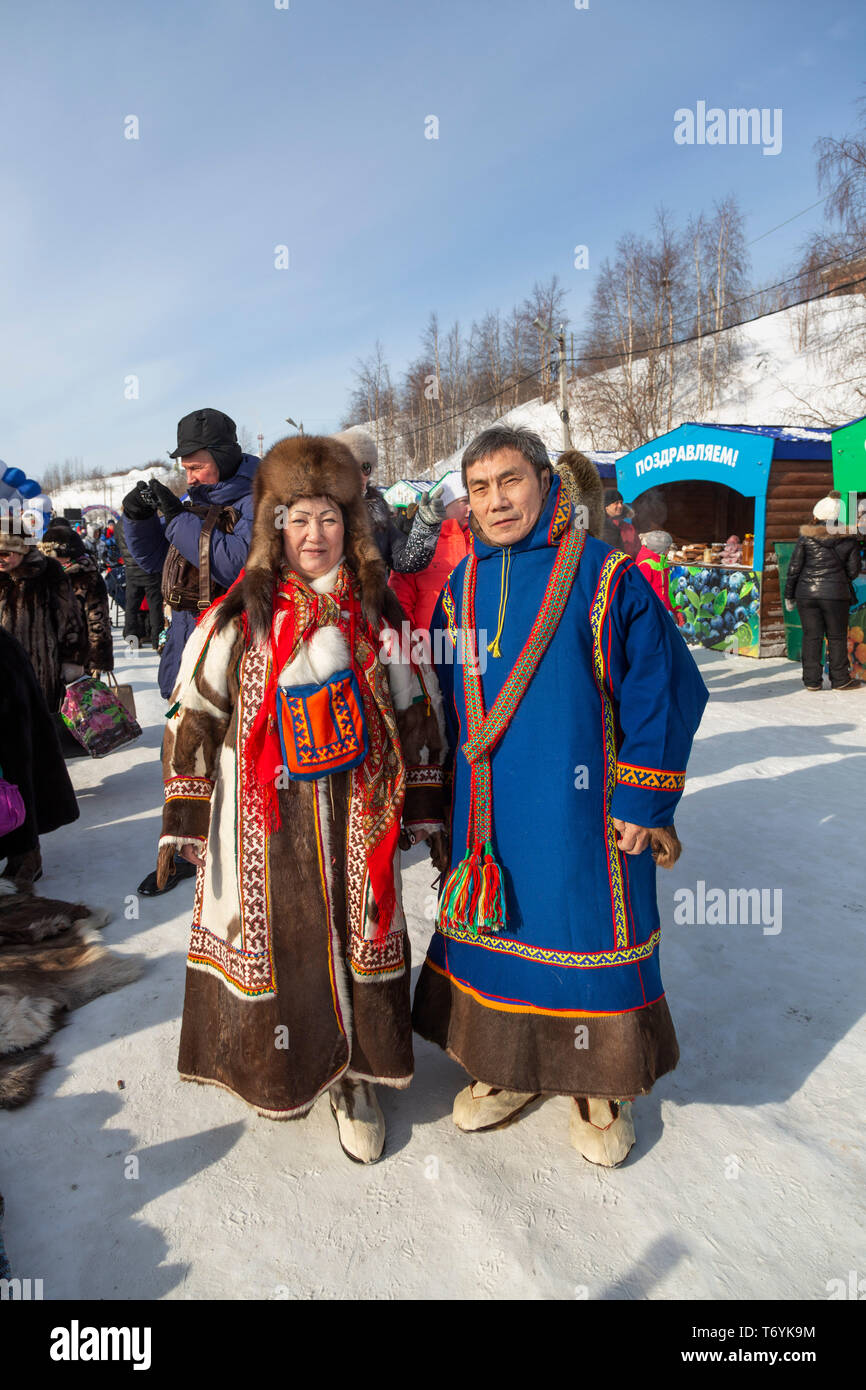 Rusia, Región Autónoma Yamal-Nenets, la península de Yamal. Alto Ártico ruso tradicional traje de reno. Foto de stock
