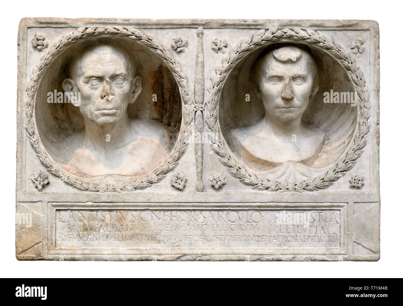 Museo Británico, Bloomsbury, Londres, Inglaterra, Reino Unido. "Libertos retratos' - relieves en piedra, una vez parte de una tumba romana, de antiguos esclavos que habían comprado o e Foto de stock