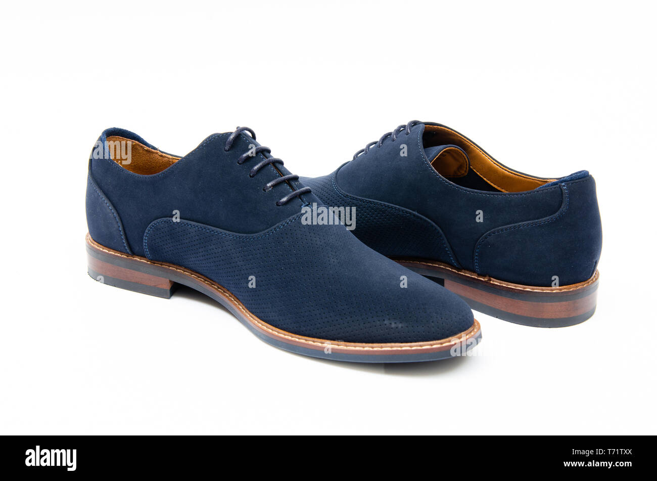 Zapatos de gamuza azul aislado sobre fondo blanco Fotografía de stock -  Alamy