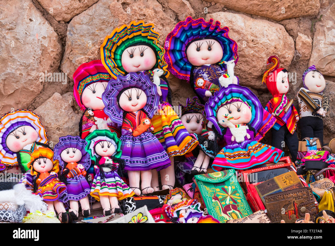 Muñecas textiles peru fotografías e imágenes de alta resolución - Alamy