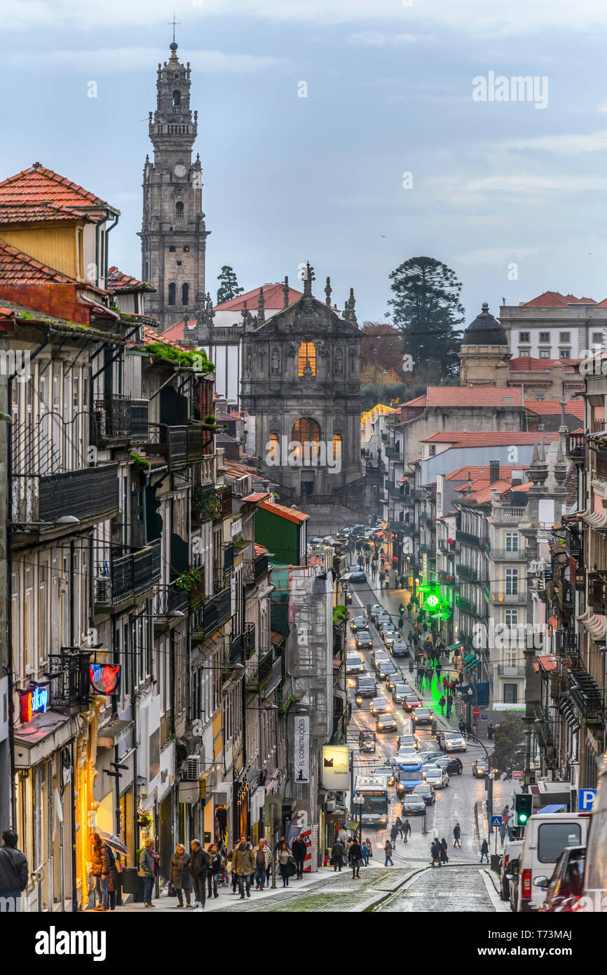 La vida en la ciudad de Oporto, la segunda ciudad más grande de Portugal, Oporto, Portugal Foto de stock