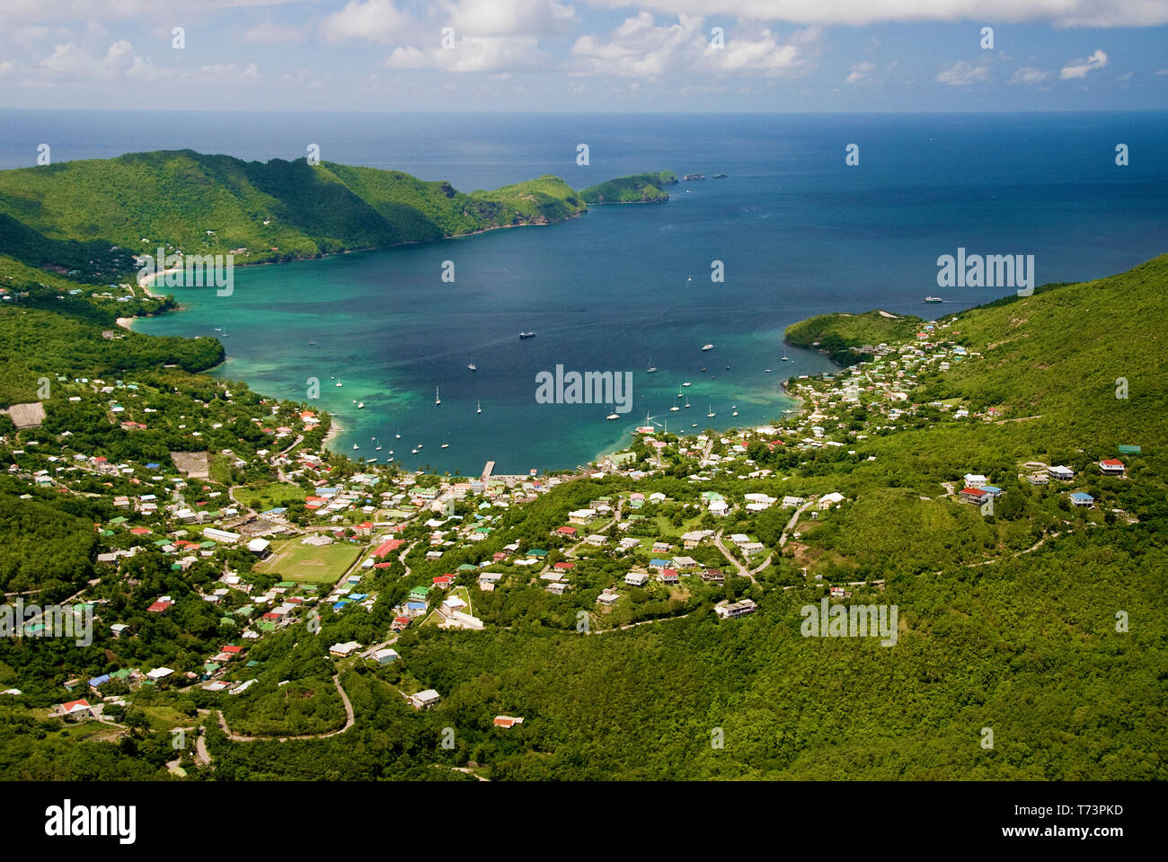 Vista aérea del puerto de Port Elizabeth, Bequia, San Viincent y las Granadinas, el Caribe Foto de stock