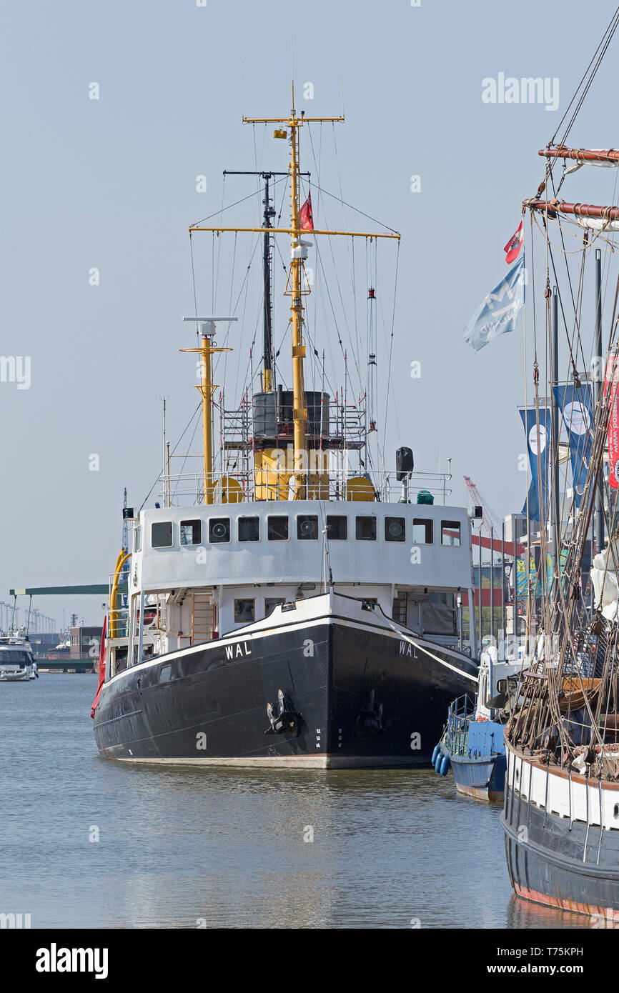 Rompehielos vapor Wal, New Harbor, Bremerhaven, Bremen, Alemania Foto de stock