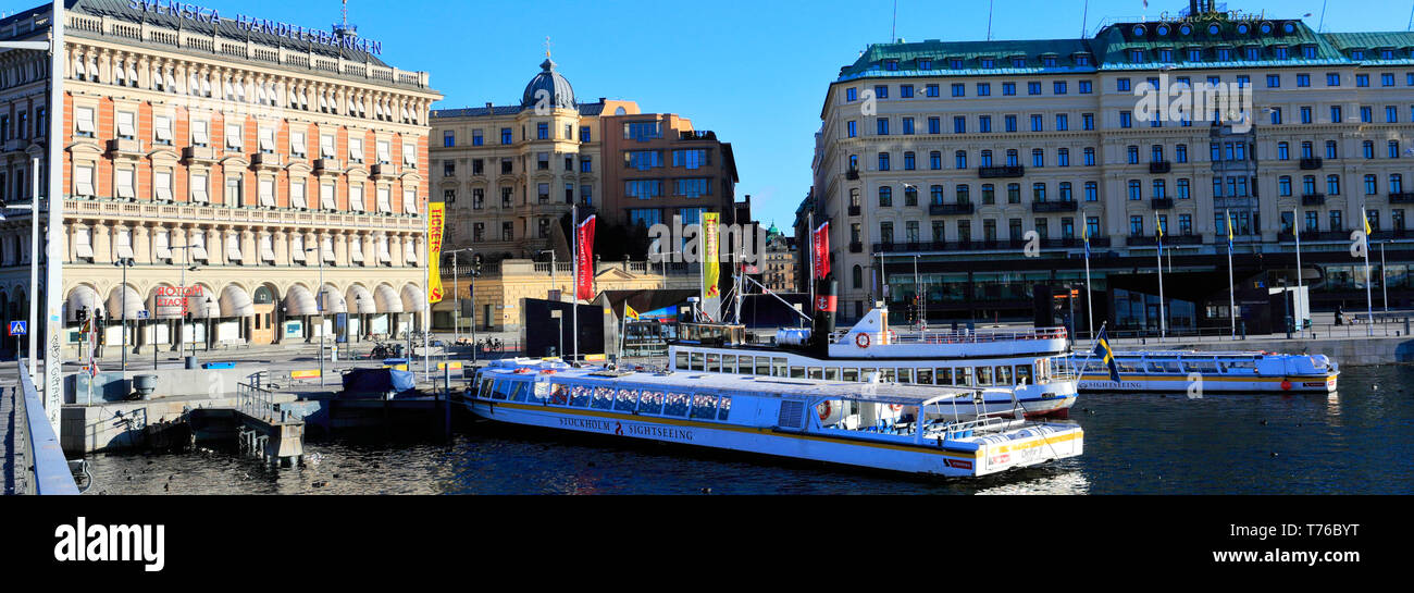 Los barcos turísticos en la Stromkajen, Mar Báltico, la ciudad de Estocolmo, Suecia, Europa Foto de stock