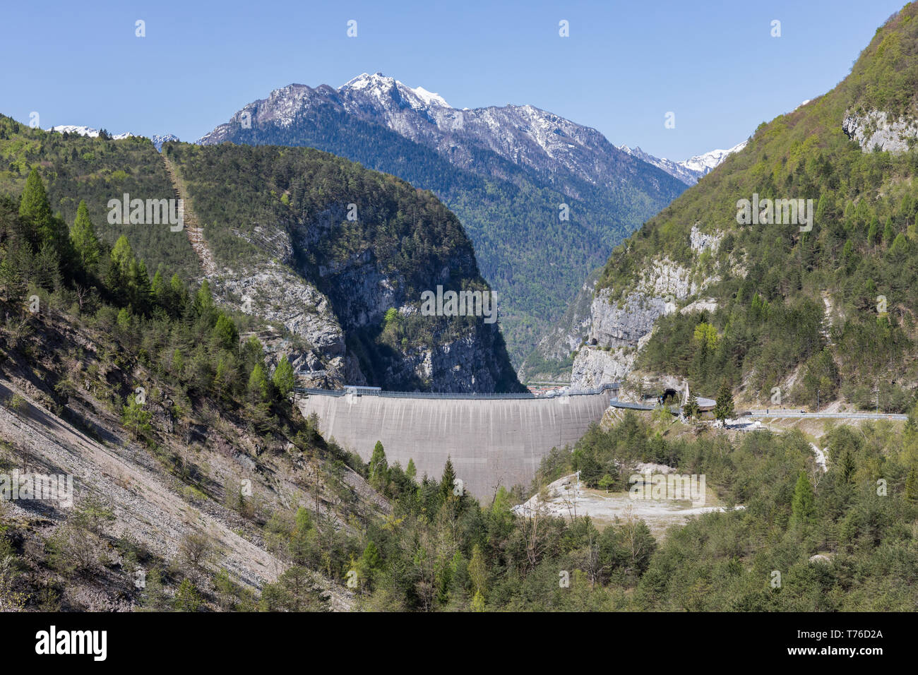 La Represa Vajont presa Vaiont (también), una presa en desuso en el valle del río Vajont en Italia Foto de stock