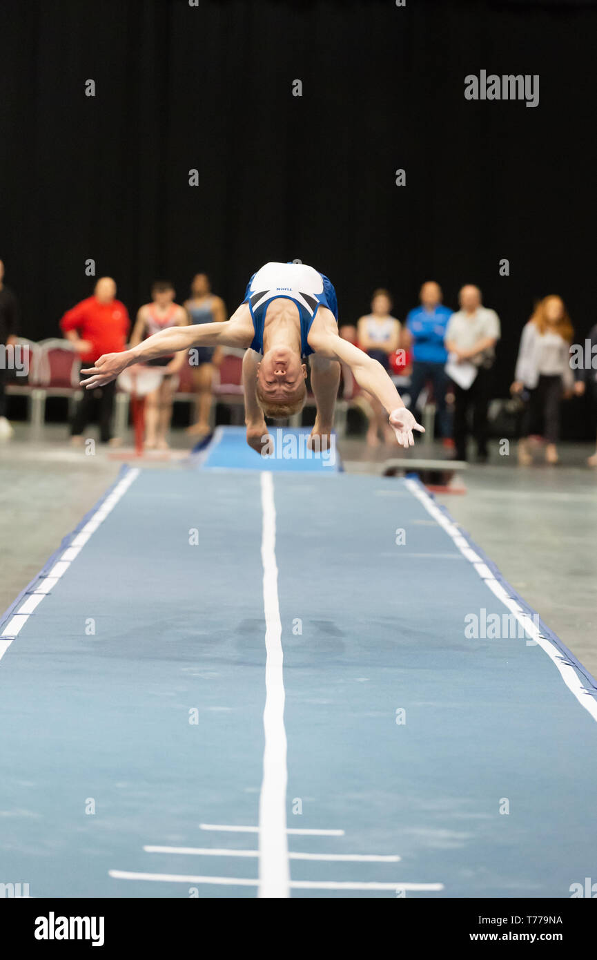 Telford, Inglaterra, Reino Unido. El 27 de abril, 2018. Se Cowen (pinar) Club de Gimnasia en acción durante la primavera Series 1 en el Centro Internacional de Telford, Telford, Reino Unido. Foto de stock