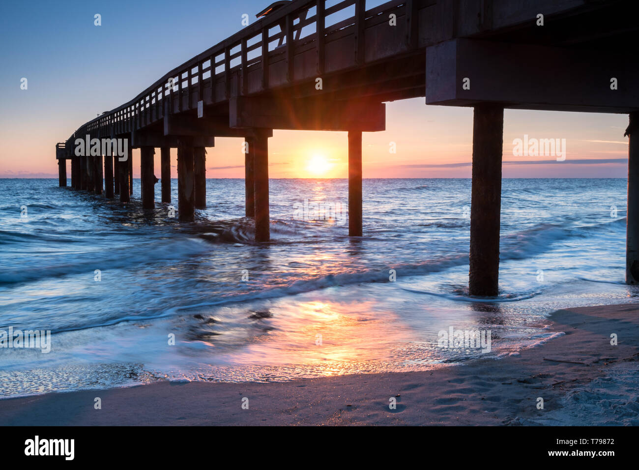 Sunrise Beach Pier en San Agustín, Florida Foto de stock