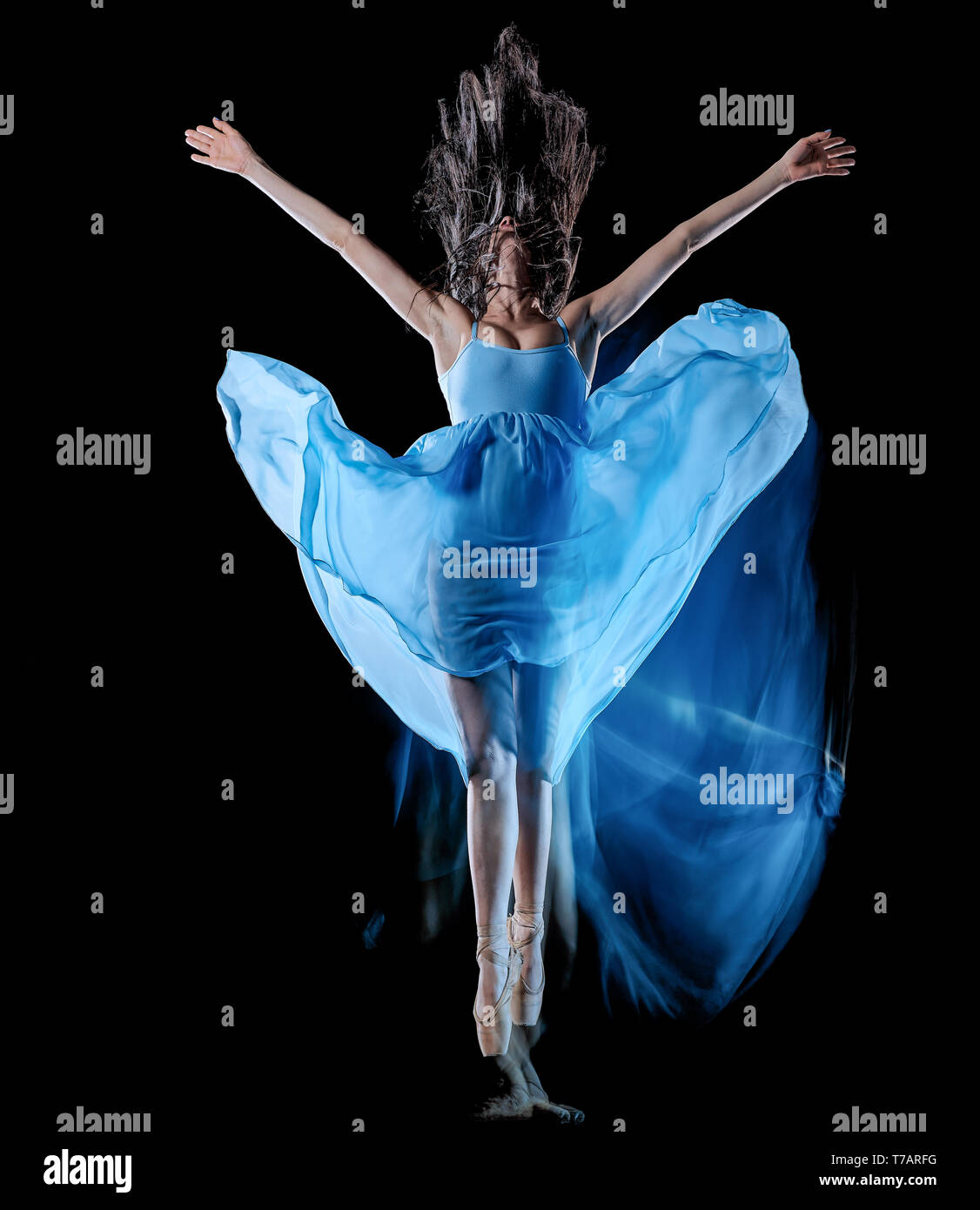 Una mujer en un tutú rojo bailando ballet. Estudio sobre fondo blanco,  imagen aislada Fotografía de stock - Alamy