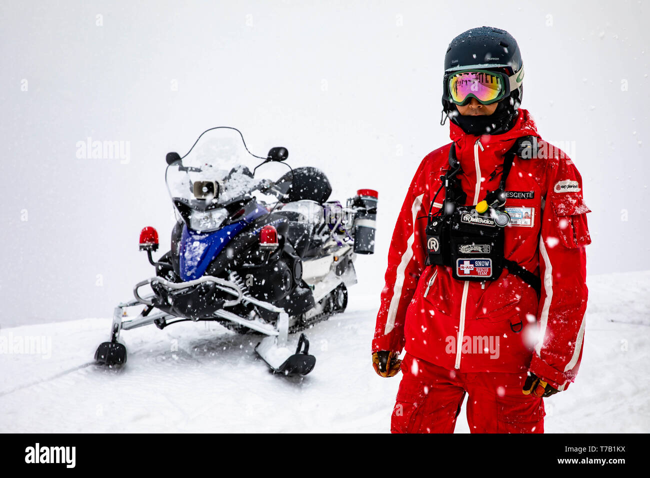 Oficial de patrulla de esquí, Hakuba, Japón Foto de stock